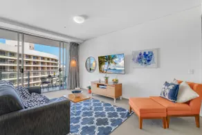 703 Harbour Lights Cairns Apartment with Water Views - Image 3