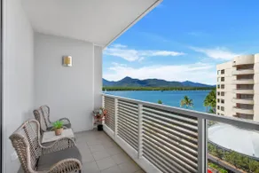 703 Harbour Lights Cairns Apartment with Water Views - Image 4