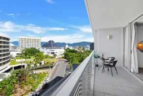 703 Harbour Lights Cairns Apartment with Water Views - Image 5