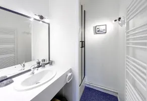 Spacious apartment with ocean view in the Chaume district - Image 3