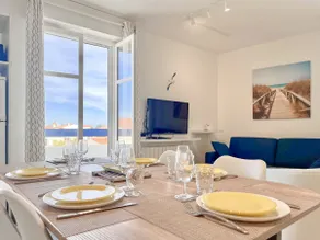 Spacious apartment with ocean view in the Chaume district - Image 5