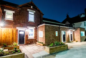 Modern Studio-Private Entrance-Free Swim & Gym (9) - Image 5