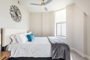 2B/2BA Inner Harbor · Downtown Baltimore - Image 3