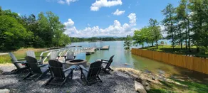 20% OFF Lone Oak Lakehouse- Luxury, Lakefront, Firepit, Hot Tub, Kayaks - Image 3
