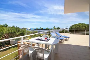 Appartamento con piscina, giardino e terrazza | Vista sul giardino - Image 4
