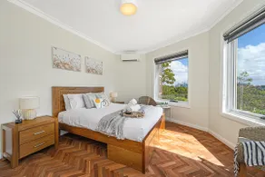 Renovated 3BDR Apt Near SYD Harbour in Mosman - Image 4