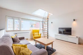 Bright apartment with rooftop and private garage. - Image 2