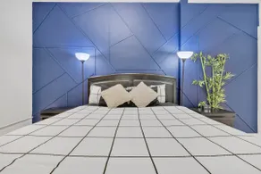 Cozy L.A. 1BR Apartment w/ Rooftop Pool and Gym - Image 4