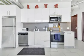 Cozy L.A. 1BR Apartment w/ Rooftop Pool and Gym - Image 2