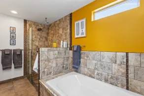 Beautiful & Modern Foco Home Just N of Old Town - Image 4