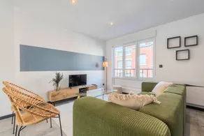 House with 4 bedrooms, 2 bathrooms, garden and private parking. - Image 2