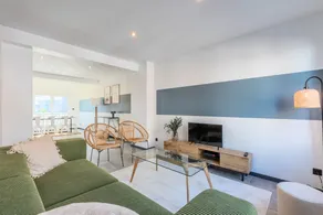 House with 4 bedrooms, 2 bathrooms, garden and private parking. - Image 3
