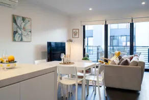 Port Melbourne 3-level TH *FreeParking *Smart TV - Image 5