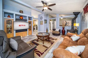 The Nest-2 K Beds-Game Room-Deck-5 min to Mariposa - Image 3