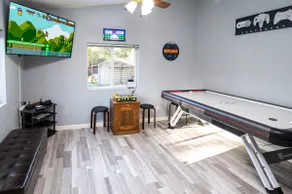 The Nest-2 K Beds-Game Room-Deck-5 min to Mariposa - Image 2