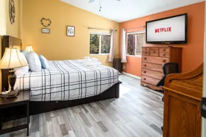 The Nest-2 K Beds-Game Room-Deck-5 min to Mariposa - Image 5