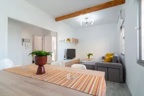Apartment-Apartment-Private Bathroom with - Image 3