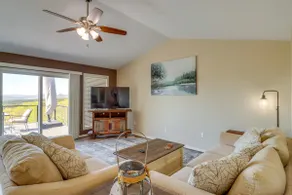 Charming Edgemont Home w/ Deck & Lake Views! - Image 2