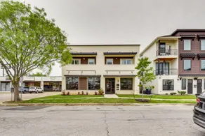 Steps to TCU Campus: Modern Fort Worth Apt - Image 3