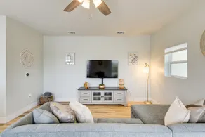 Steps to TCU Campus: Modern Fort Worth Apt - Image 4