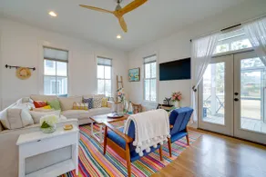 Carlton Landing Home: Walk To Lake & Parks! - Image 2