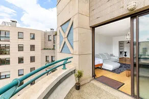 Apartment located on the banks of the Seine - Image 2