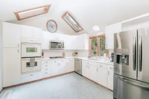 Near Lake MI | Private setting | Hot tub & Suana - Image 4