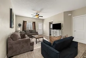 Perfect For Groups | Near The Village & Mall - Image 3