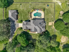 Hidden Haven on 9 acre, pond, barn and more, sleeps 20 - Image 2