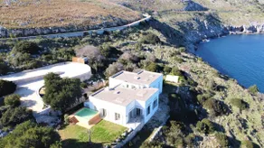 5-star villa with pool overlooking the sea - Image 2