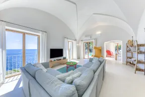 5-star villa with pool overlooking the sea - Image 5