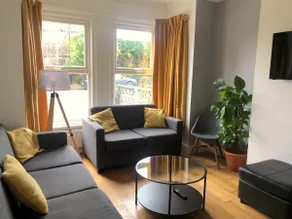 Stylish and spacious Southampton stay - Image 2