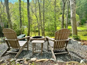 Log Cabin on the river w/Hot Tub and Fenced Dog Run - Image 5