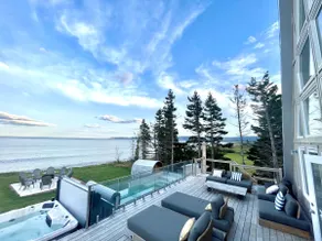 Mystical beachfront Chalet - Hot tub, pool & Sauna - Image 4