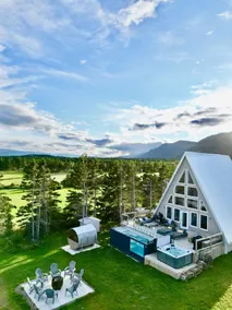 Mystical beachfront Chalet - Hot tub, pool & Sauna - Image 2