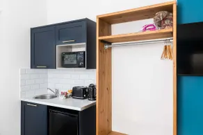 The Adelphi | Twin Studio + Free Private Parking - Image 4