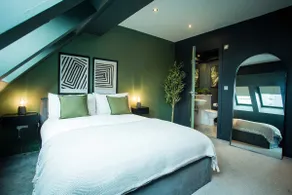 Boutique 2BR Urban Jungle – Northern Quarter - Image 2