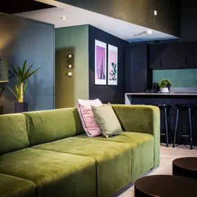 Boutique 2BR Urban Jungle – Northern Quarter - Image 4