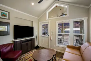Deluxe Loft Cottage - Image 3