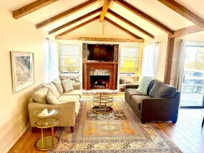 Designer Luxury 4bed/4ba w/ Pool - Image 3