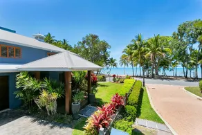 Reeflections Beachfront Holiday House - Image 2