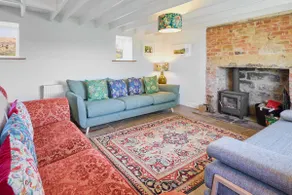 Host & Stay - Lop Hall - Image 3