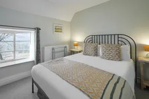 Host & Stay - Lop Hall - Image 4