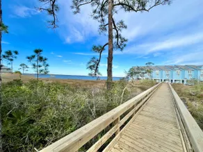 Beach Haven: Beautiful views, Kayaks, Pool & more! - Image 4