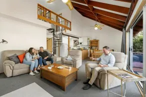 Mogul - A Freestanding East Jindabyne Lakefront Holiday Home - Image 2
