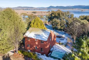 Mogul - A Freestanding East Jindabyne Lakefront Holiday Home - Image 4