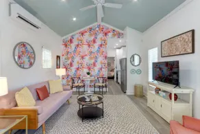 In The Pink - Sassy Cottage, 5 Min To Sav - Image 4