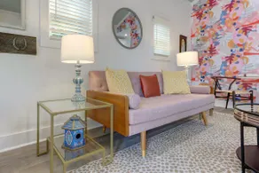 In The Pink - Sassy Cottage, 5 Min To Sav - Image 3