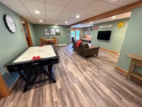 FC44 Renovated 3bed/3bath Forest Cottage - AC, views, yard, fast wifi. Walk to skiing! - Image 5