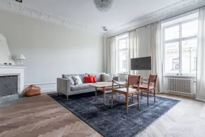 Luxurious apartment in posh district - Image 2